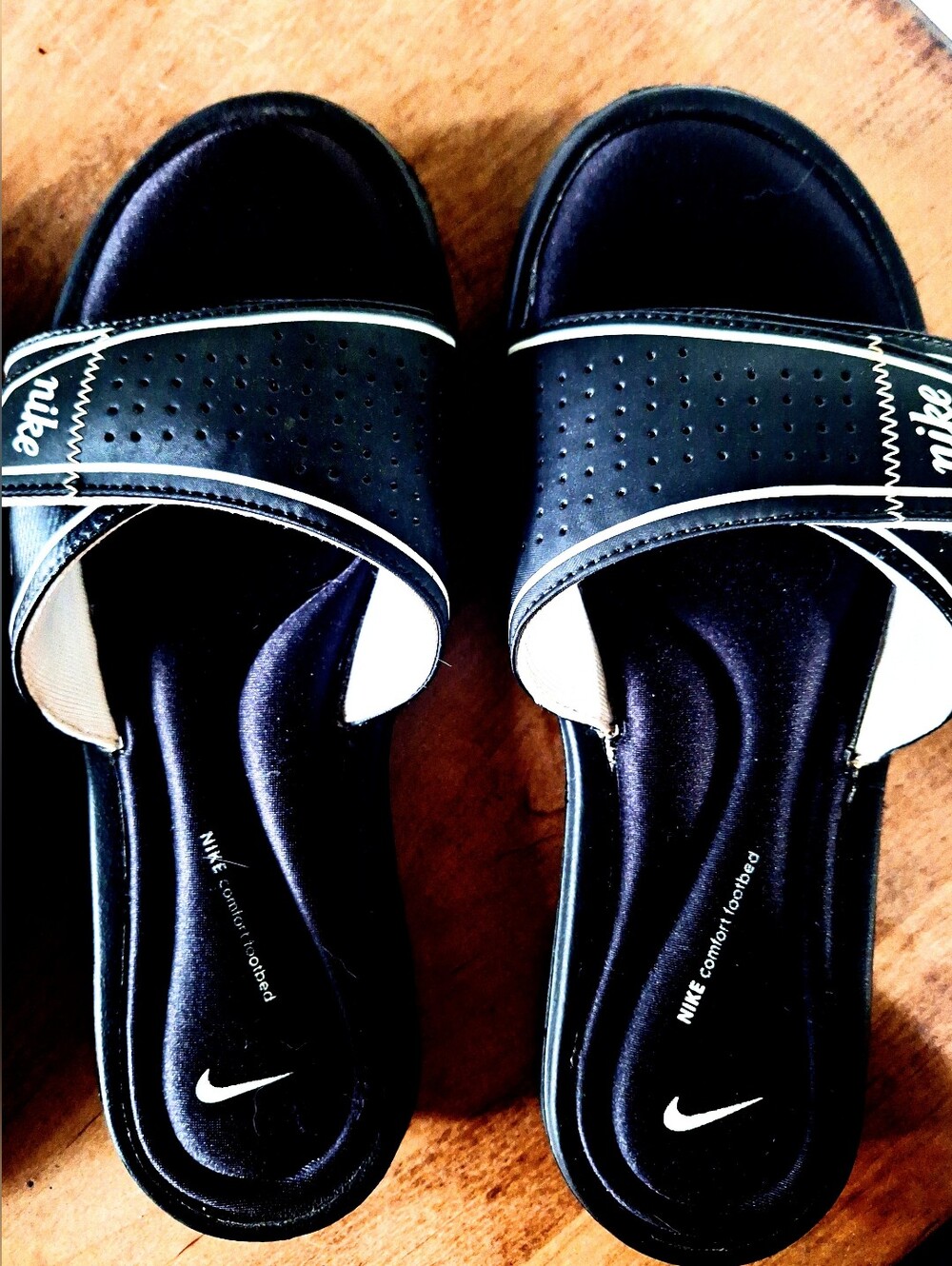 Nike Womens Comfort Footbed Slide Sandals - Black & White (360883-011)